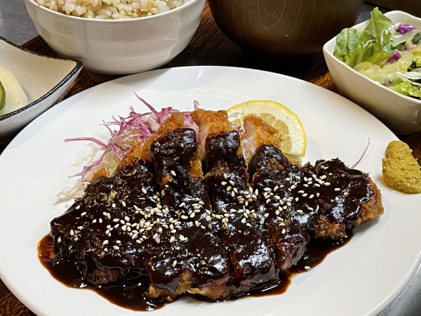 豚ロース肉の味噌かつ定食