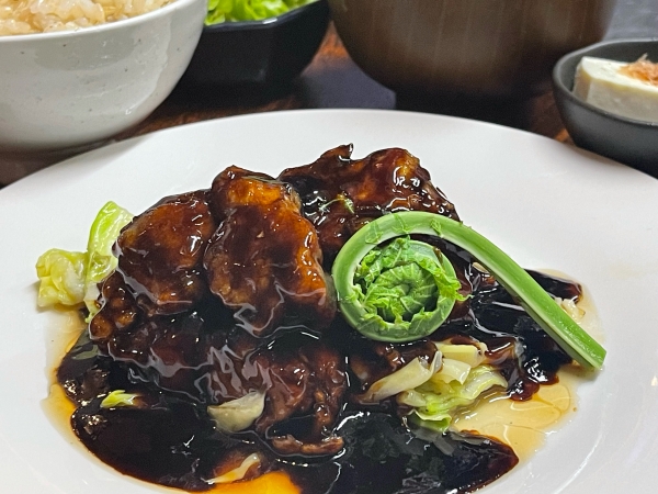 豚肩ロースの黒酢豚定食