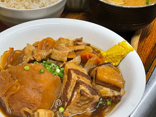 豚の角煮の肉じゃが定食