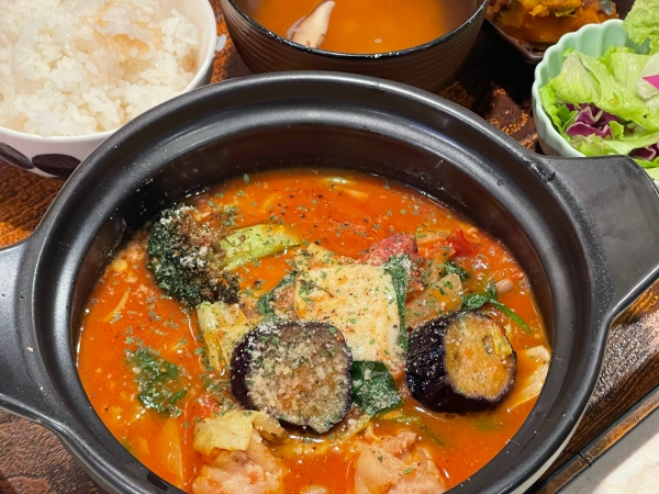 チキンのトマト鍋定食